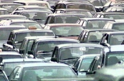 Тысячи машин стоят в многокилометровой пробке на Ленинградском шоссе под Москвой
