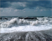 У берегов Сочи мощная волна разломила на две части сухогруз «Бесектаж»