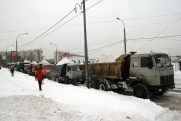 В Питере самосвал со снегом оборвал провода: 100 домов остались без света 