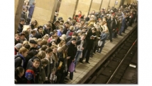 Житель Подмосковья покончил с собой, бросившись под поезд московского метрополитена