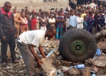 Число жертв Ан-12, упавшего на жилой квартал города Пуант-Нуар в Конго, возросло до 19