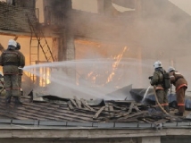 В Москве в результате крупного пожара на складе погибли трое 