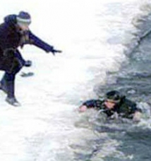 Восьмилетний мальчик утонул, провалившись под лед 