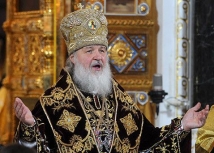 Патриарх Кирилл смотрит телевизор в Страстную пятницу 