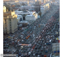 В Москве многокилометровые пробки из-за репетиции парада 