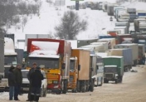 Снегопад запер 300 машин на дороге в Иркутской области 