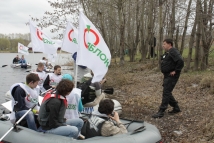 Речная флотилия партии «Яблоко» атаковала элитный поселок