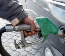 Автомобили заправляют бензином по талонам в Туве
