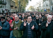 В Тбилиси спецназ разогнал участников акции оппозиции