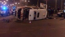 «Скорая» перевернулась в результате ДТП в Петербурге, трое пострадали
