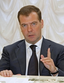 Минобороны обсудит инициативу Медведева об отсрочке от призыва для выпускников школ 