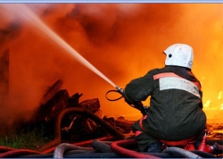 Горящую электроподстанцию на юге Москвы тушат 25 пожарных расчетов