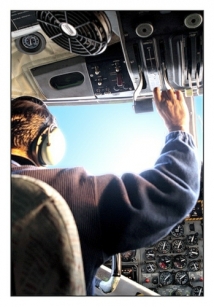 Экс-стюардесса авиакомпании «РусЭйр» заявила, что за штурвал сажают даже пьяных пилотов