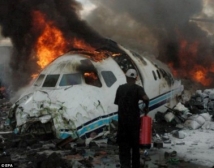 Самолет с 112 пассажирами разбился в аэропорту Конго. Выжили 40 человек 