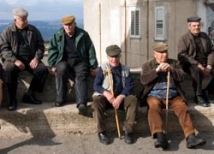 Греция выплатила почти 2 млн евро давно умершим пенсионерам 