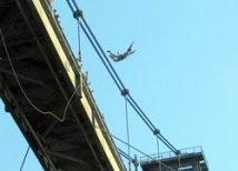 Предотвращена попытка суицида на Лужнецком мосту в Москве 