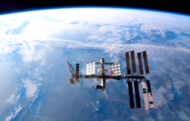 Трое из экипажа МКС задержатся на станции до декабря