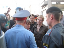 Прорвав охрану «Дворца Путина», экологи проводят акцию против ареста оппозиционера Виктора Чирикова
