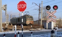 Грузовой поезд столкнулся с легковушкой под Красноярском. Погибли три человека 