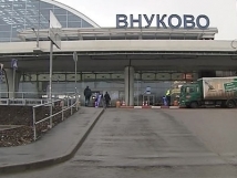 Во Внуково задерживают и отменяют рейсы из-за тумана, накрывшего Москву 
