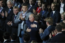 Блогеры постарше после просмотра съезда «Единой России» вспомнили съезды КПСС