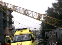 На 27-й роддом в Москве упал строительный кран 