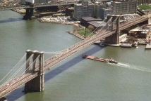 Протестующие против финансовых тузов американцы перекрыли движение на Бруклинском мосту