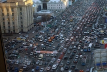 Москва стоит в многокилометровых пробках 