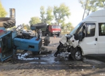 В Киевской области столкнулись микроавтобус и трактор