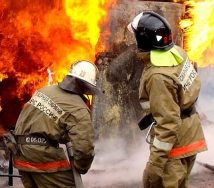 Огонь, вспыхнувший на складе в Подмосковье, заполнил 4 тыс. кв. м 