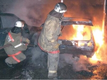 Еще две иномарки сгорело ночью в центре Москвы