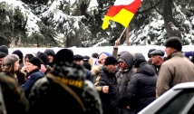 Сторонники Джиоевой уверены: действующая власть Южной Осетии уйдет в отставку 