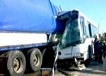 Фура протаранила пассажирский автобус в Костроме, погибли люди 