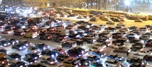 Автомобилисты Москвы стоят в многокилометровых пробках