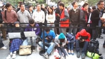 Из-за угрозы массовой давки продажа iPhone 4S в Китае остановлена