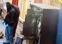 В московском магазине «Перекресток» воры обчистили банкомат 