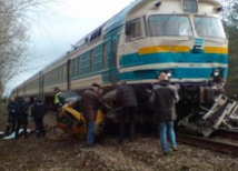 Столкновение поезда с КамАЗом в Москве: водитель получил незначительные травмы 