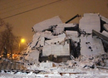 Трое пострадавших при обрушении дома в Таганроге — в тяжелом состоянии  