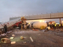 Три человека погибли при жесткой посадке Ту-204 на Киевском шоссе. Фото 