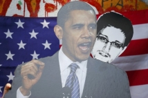 Обама лично обсудит с Путиным дело Сноудена