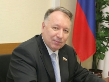 Сенатор Бажанов покидает Совфед из-за банка