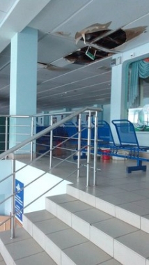 В Международном аэропорту Кемерова обвалился потолок 