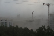 Мелкая пыль, принесенная ветром в столицу, вредит здоровью москвичей 