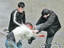 Шестеро уроженцев Кавказа ранили ножом таксиста и избили сотрудника«Дюран-бара»  в центре Москвы