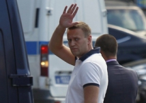 Сегодня суд может заменить Навальному условный срок на реальное заключение